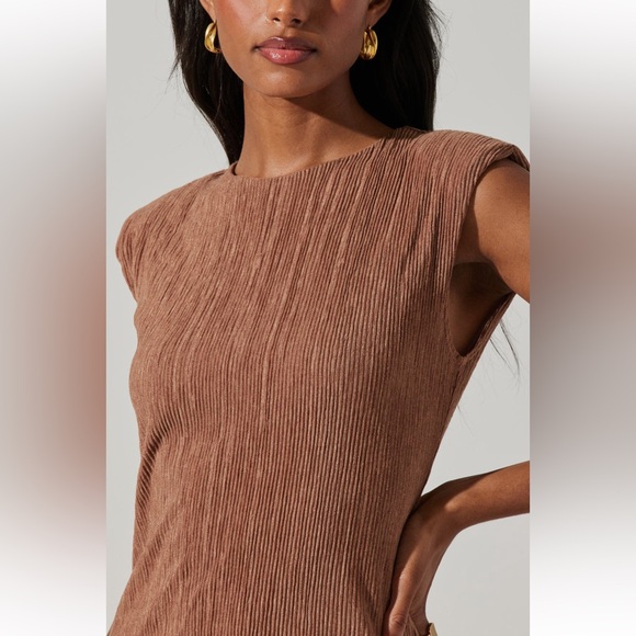 NWT ASTR the Label Plisse Maxi Brown Dress Size Medium - Picture 8 of 11